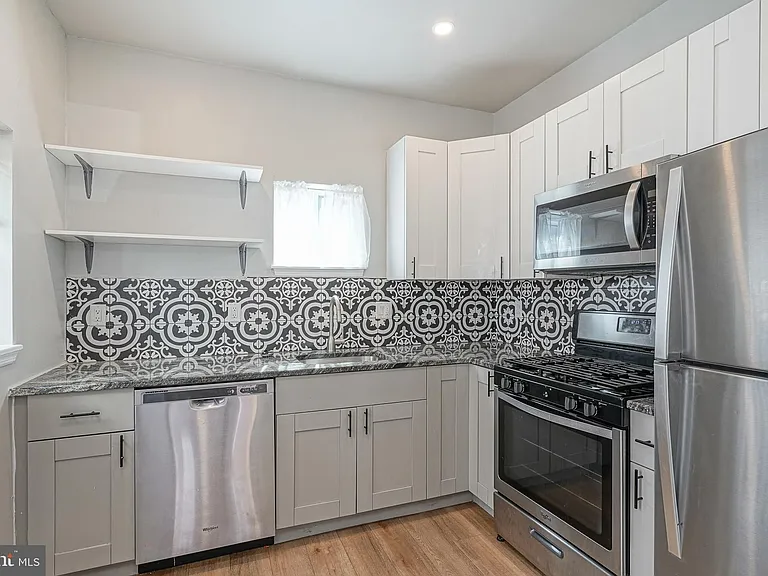 3037 Tulip St — Photo 1