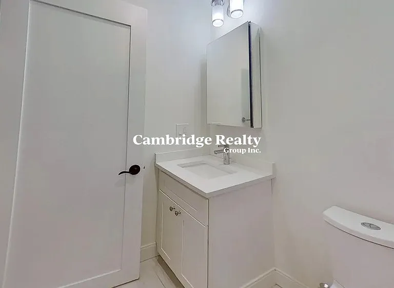 79 Linden St #2T — Photo 7