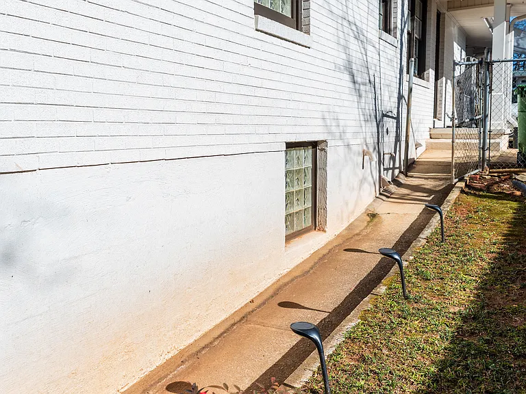 Pathway from the front of the house to your private and separate entrance.
