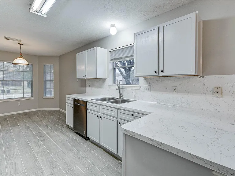 7815 Barnhill Dr — Photo 13