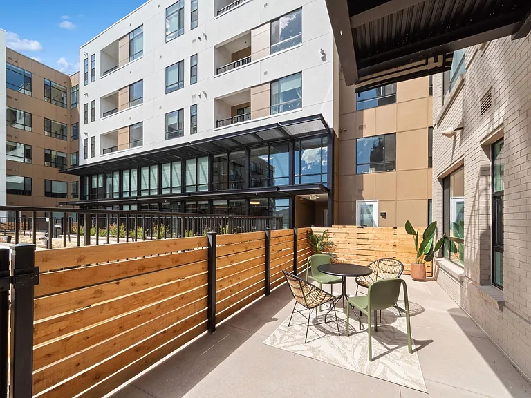 BroadwayPark_interior_patio (2)