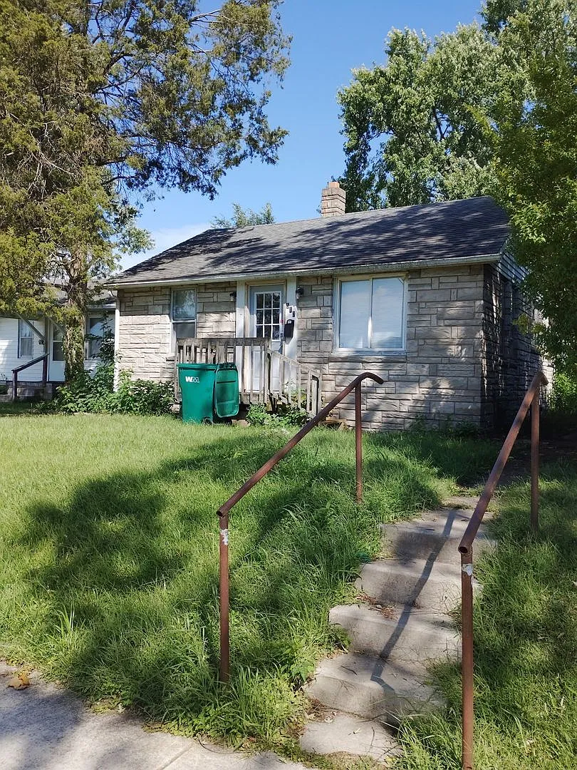 Mishawaka South Side Bungalo — Photo 1