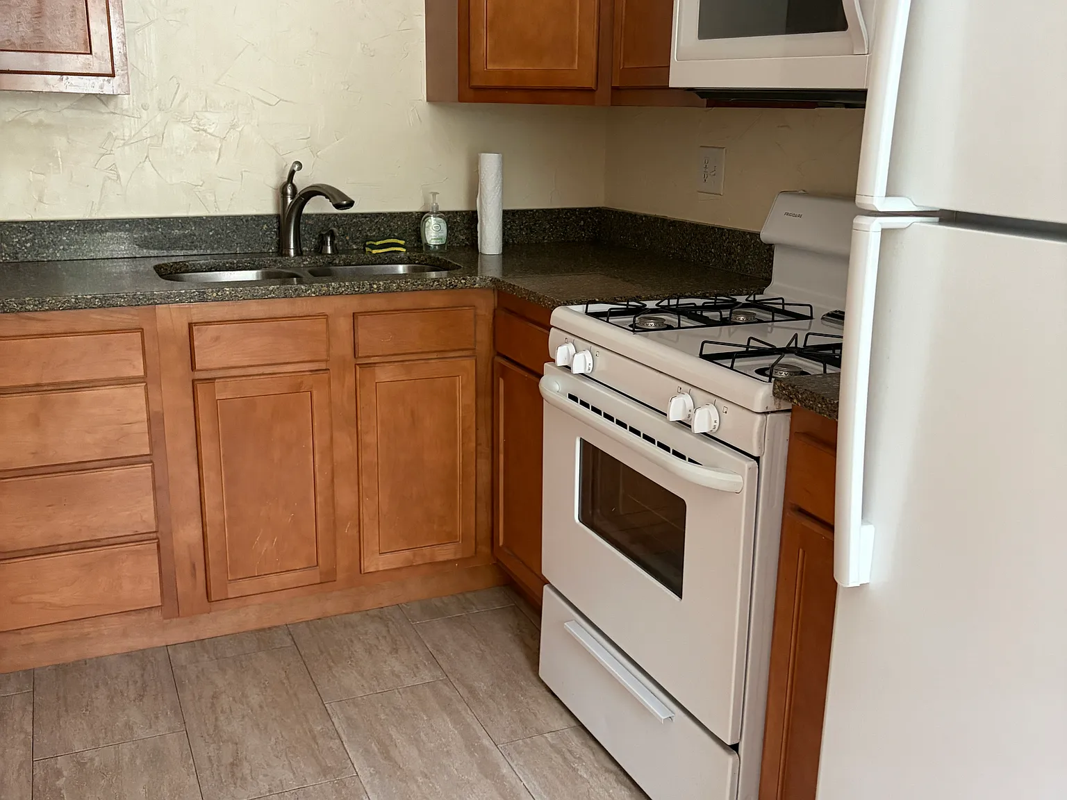 1 bed, 700 sqft, $1,595 — Photo 3