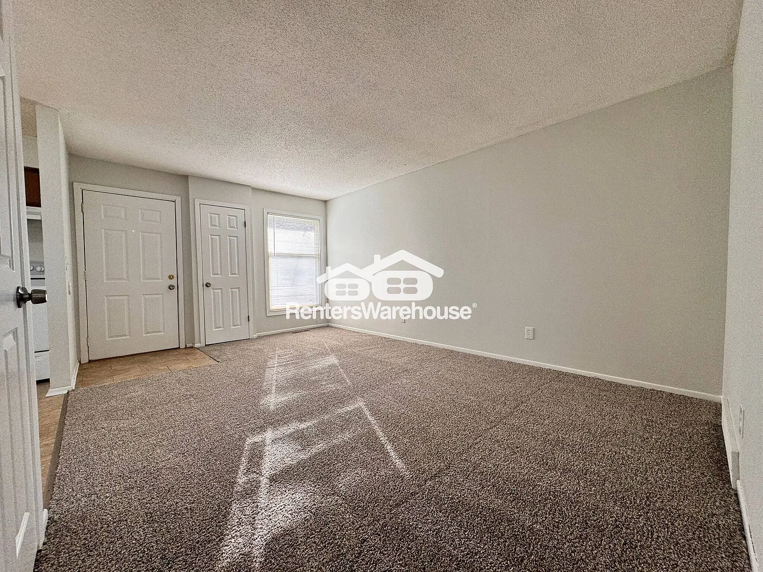 Move in Special! Nice 2 Bed 1 Bath Duplex! — Photo 2