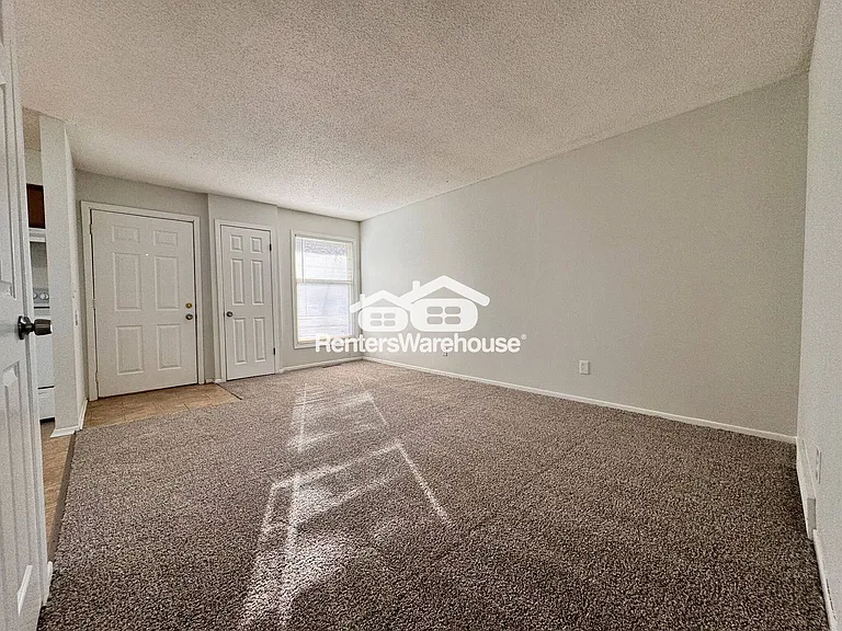 830 Hartford Ave — Photo 1