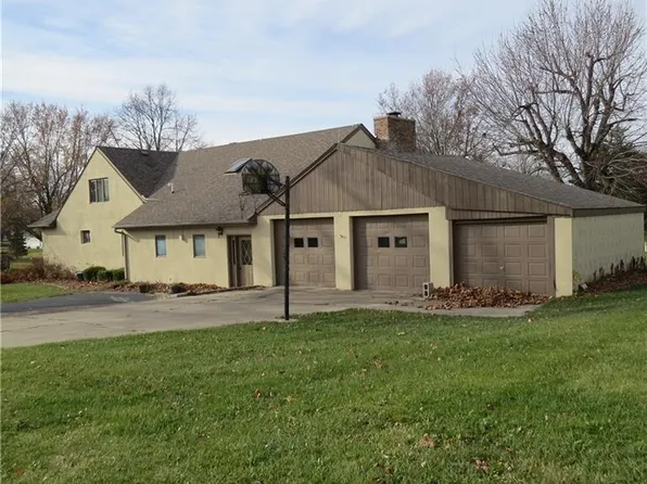 320 E 9th St, Stanberry, MO 64489