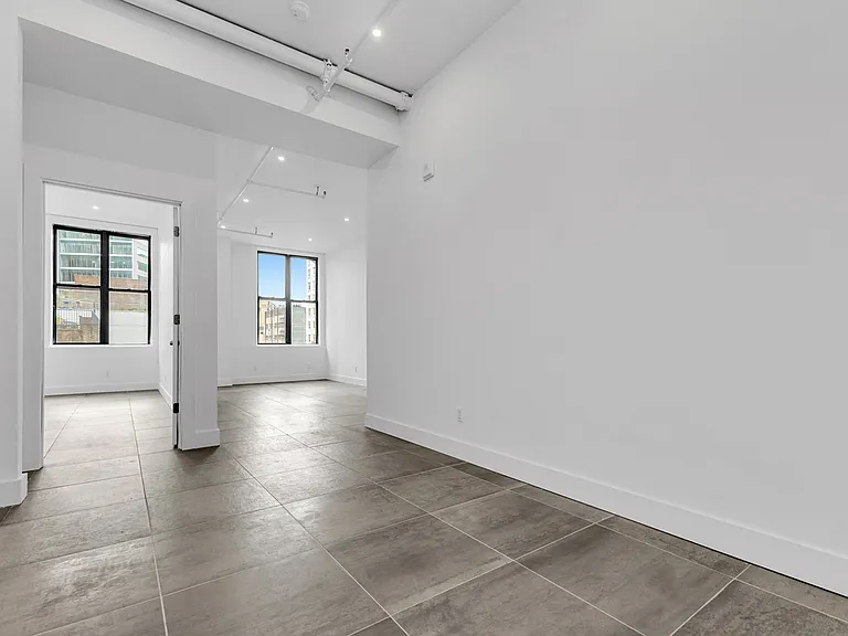 81 Willoughby St #407 — Photo 3