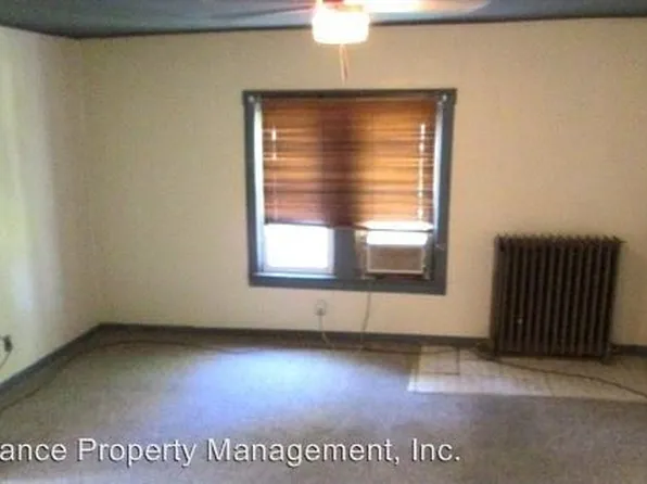 1017 Laramie St, Manhattan, KS 66502