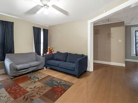3rd image of 124 Mountainview Avenue