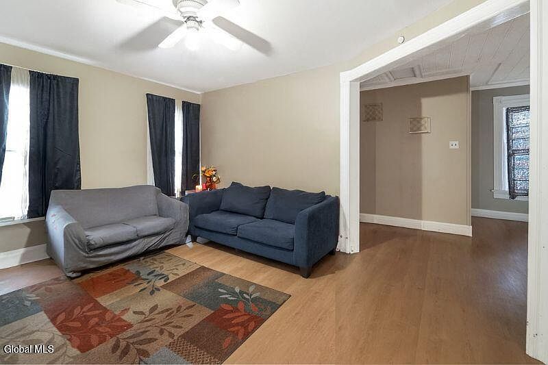 3rd image of 124 Mountainview Avenue