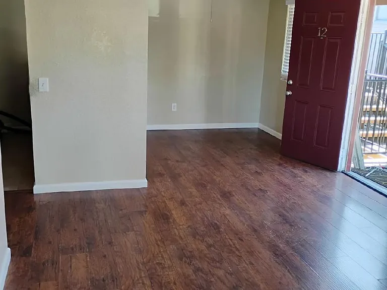 2743 B St #14 — Photo 12