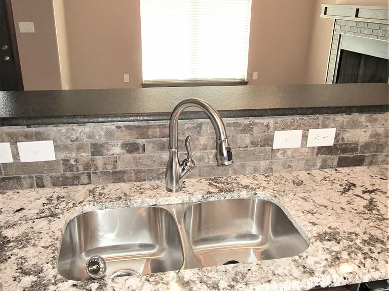2107 Valley View Rd — Photo 13