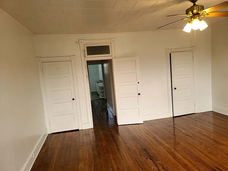 2806 Saint Paul St — Photo 12