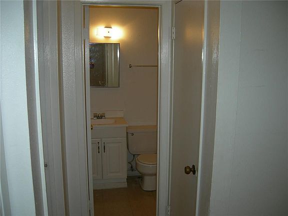 5th image of 1002 Weaver St #38