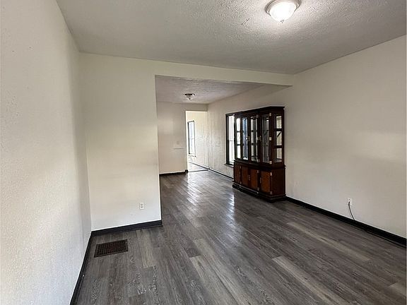 4th image of 69 Notre Dame Ave