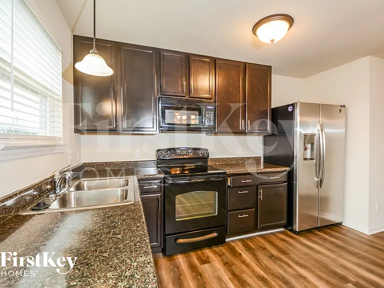 104 Shire Dr — Photo 5