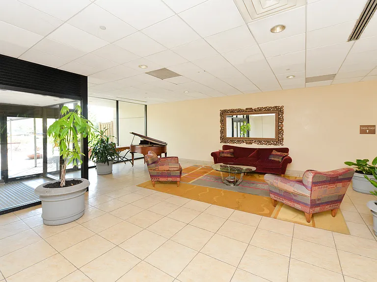 1077 River Rd #Penthouse 6 — Photo 21