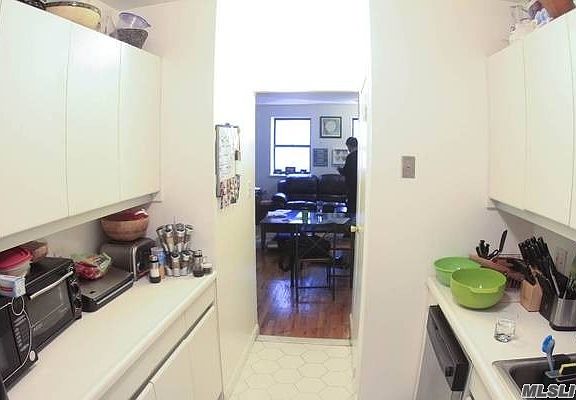 4th image of 319 E 105th St APT 6D