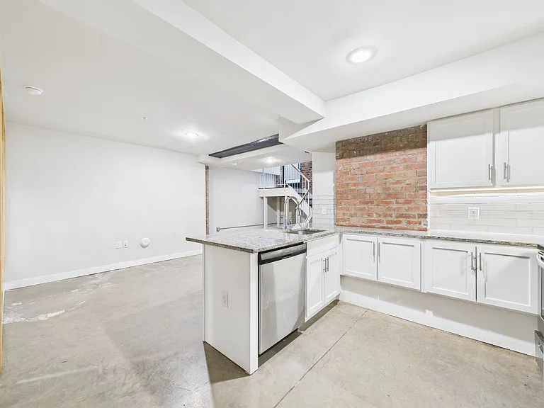 10 Walnut Aly — Photo 18