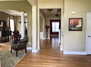 66 Dutch Meadows Dr, Cohoes, NY 12047