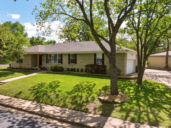2367 Rockyglen Dr, Dallas, TX 75228