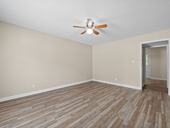 5th image of 460 Martha Ln