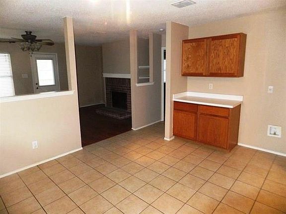 5th image of 2761 Peach Dr