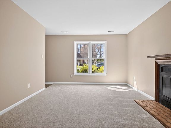 5th image of 19 Mellon St
