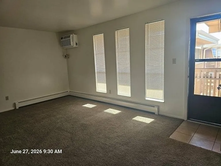 1 bd living room