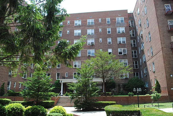 Sold by WRL Realty, LLC | media 18