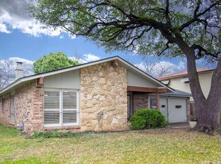 2125 Meadow Lark Ln, Irving, TX 75060