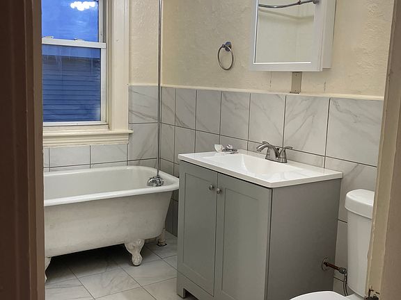 2nd image of 8 Shannon St #3