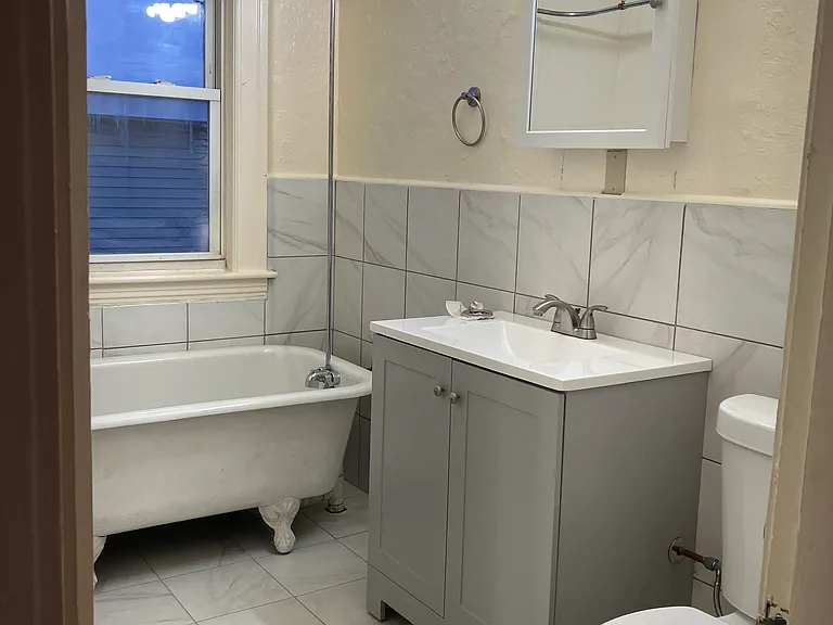 8 Shannon St #3 — Photo 2