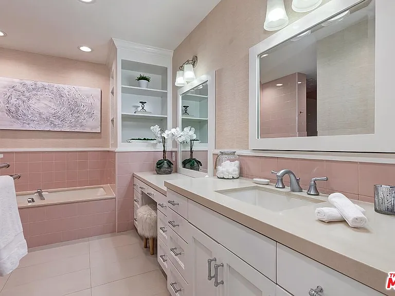 10350 Wilshire Blvd #1102 — Photo 25