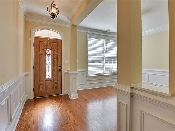 2nd image of 425 Fernhurst Ln