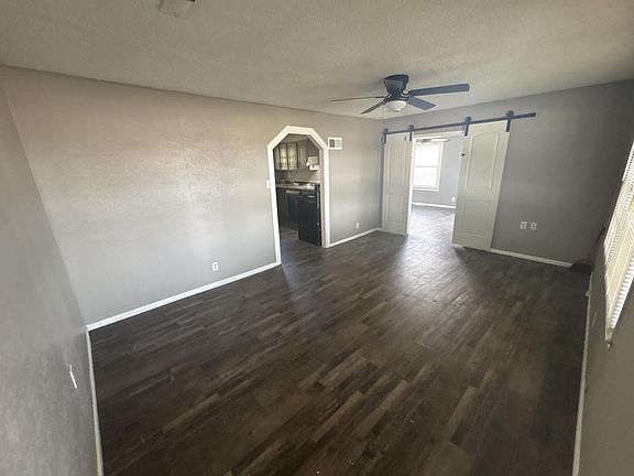 4th image of 806 N Capelle St