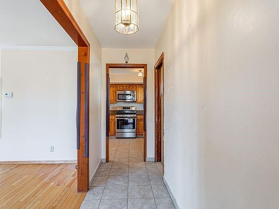 5th image of 80 Spratt Ave