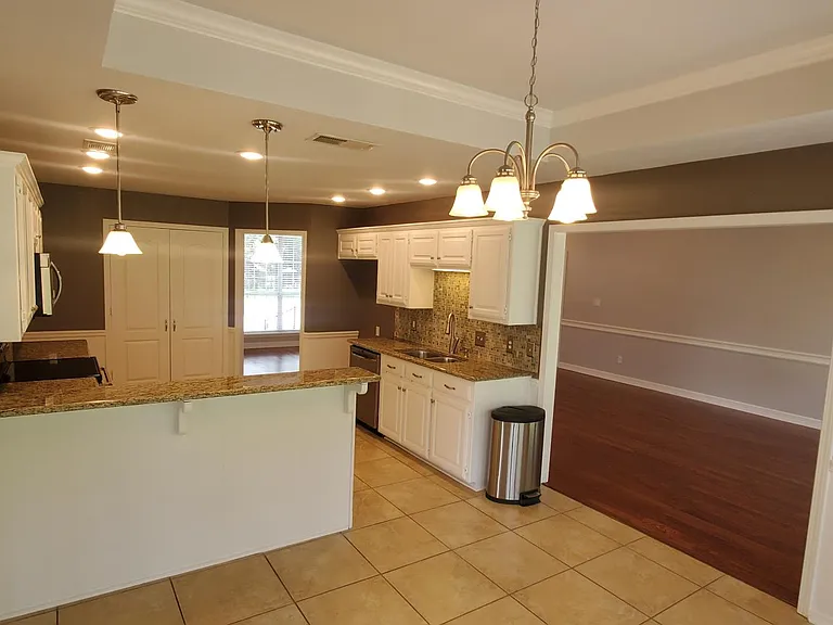18257 Springmill Ct — Photo 11