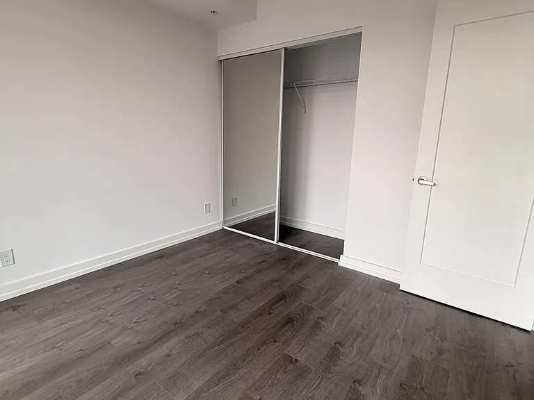 75 James St S #718 — Photo 12