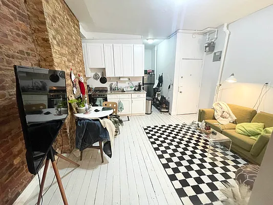 Rented by Delmark Realty LLC | media 1