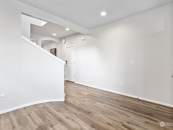 4th image of 8030 81st Drive NE