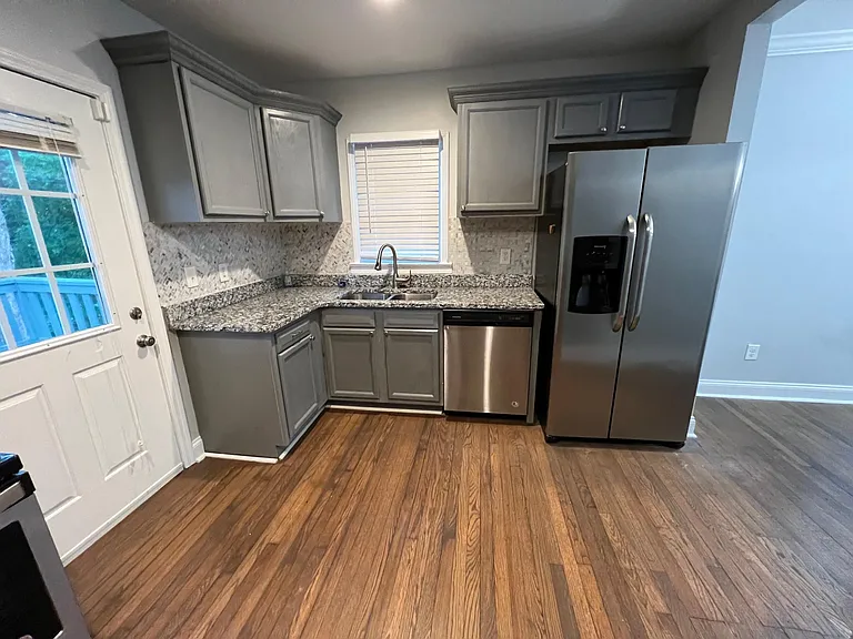 189 Claire Dr SE — Photo 4