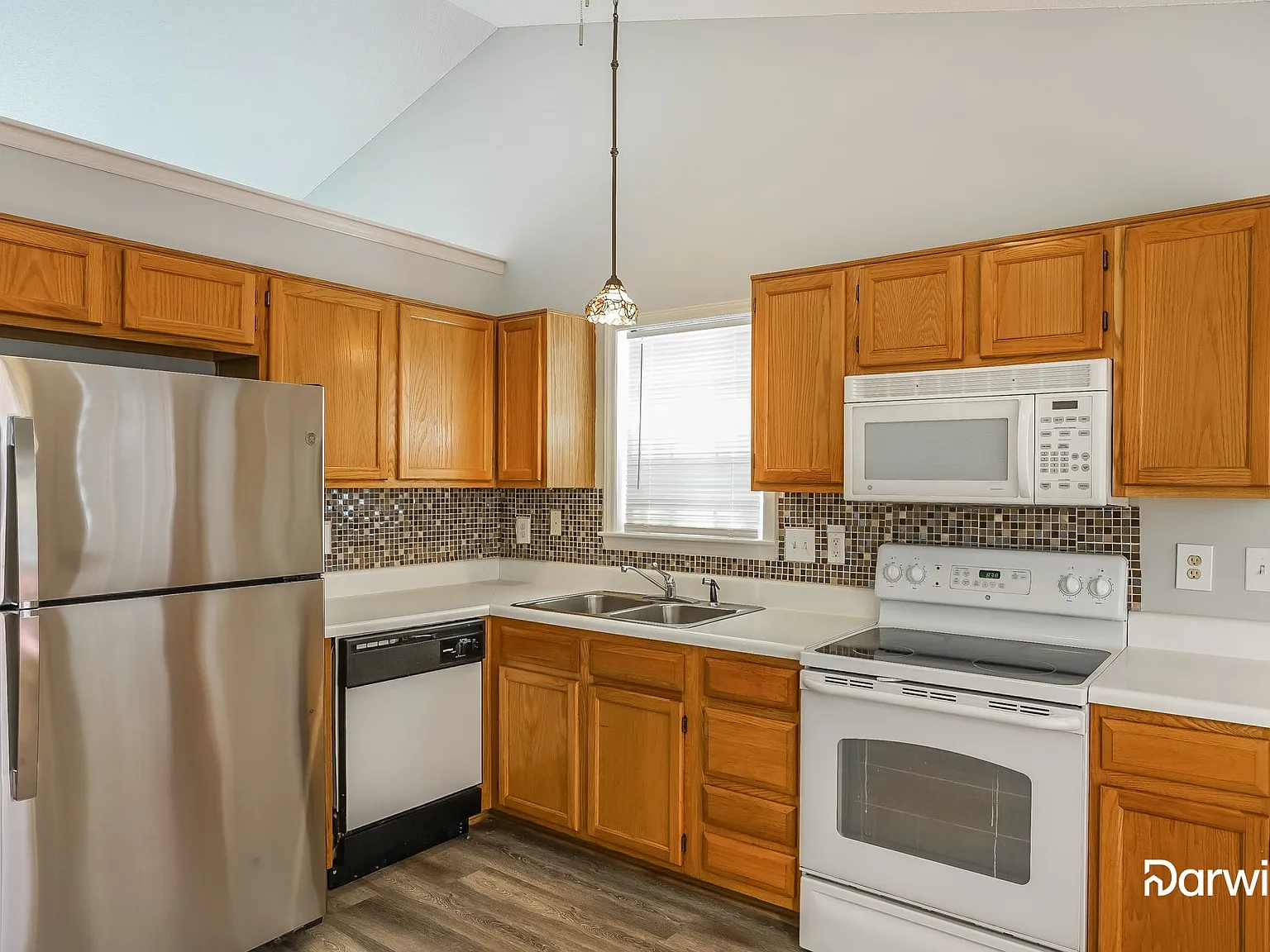 3 bed, 2.0 bath, 1154 sqft, $1,805 — Photo 3