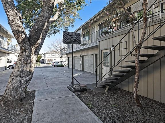 4th image of 3844 Barker Dr