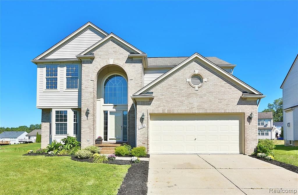 1558 Stirling Lakes Dr, Pontiac, MI 48340 Zillow