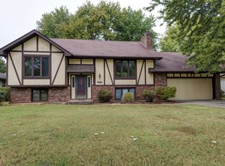 2389 S Hilton Ave, Springfield, MO 65807