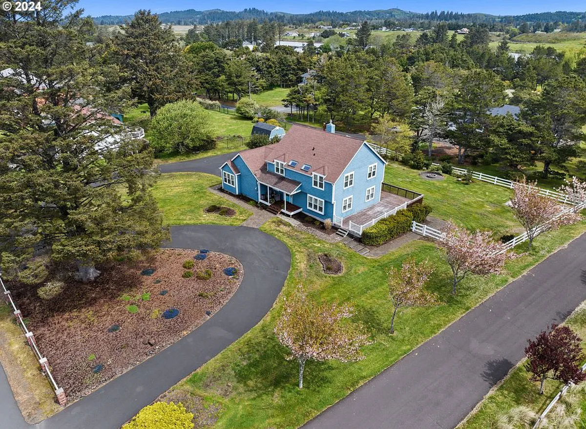 Building Photo - 89565 Manion Dr
