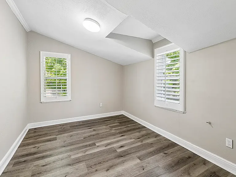 103 S Germantown Rd — Photo 18