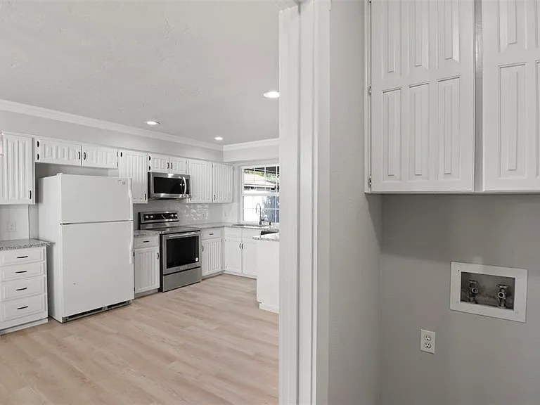 807 Salem Dr — Photo 8
