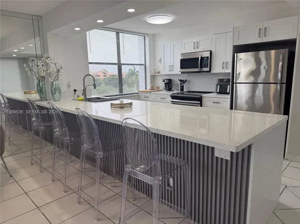 825 Egret Cir APT 511, Delray Beach, FL 33444